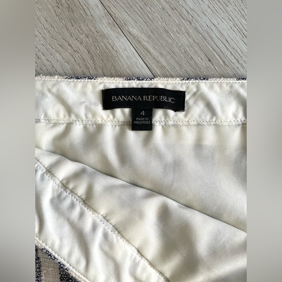 Banana Republic Pencil Skirt - Picture 3 of 3